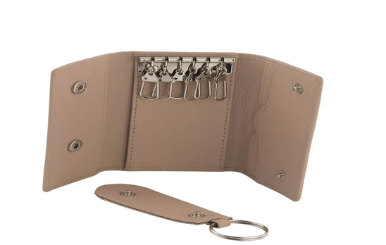 How a Leather Key Holder Can Keep Your Essentials Organised