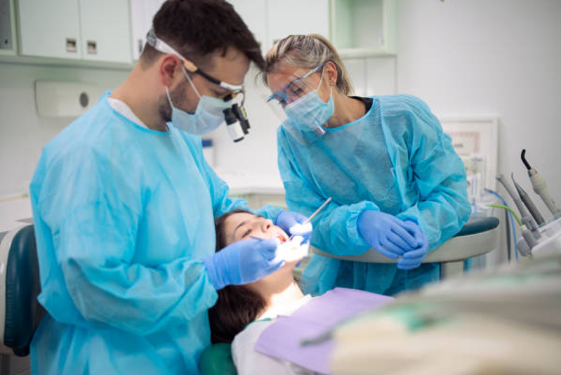 What to Look for When Choosing a Dental Implant Team